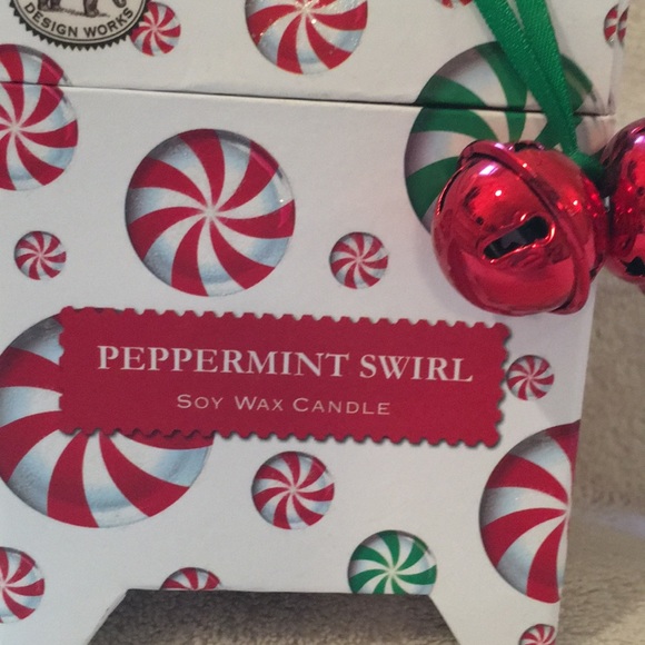 Peppermint Swirl Soy Wax Scented Candle  NWT 6.5oz - Picture 2 of 12